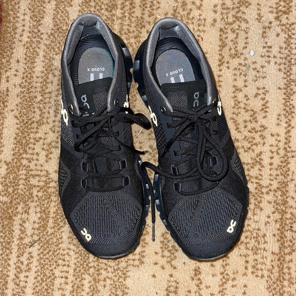 Black OnCloud shoes EUC Size 7